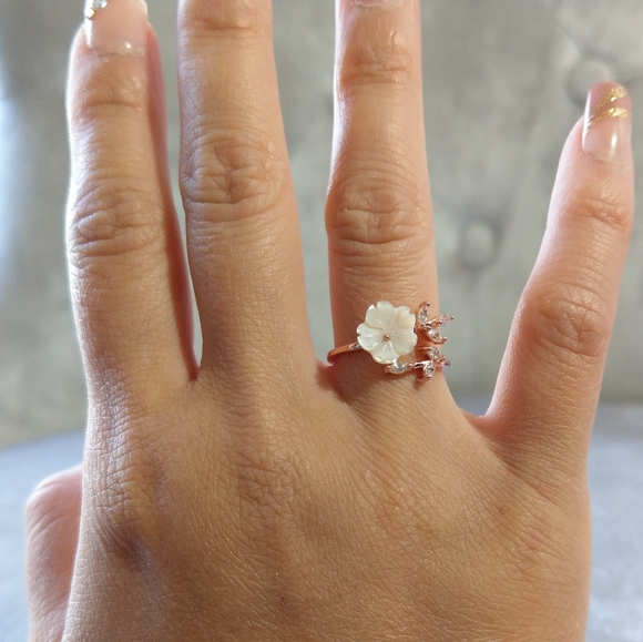 💎NEW💎 GOLD PLATED CHERRY BLOSSOM RING - Picture 4 of 12